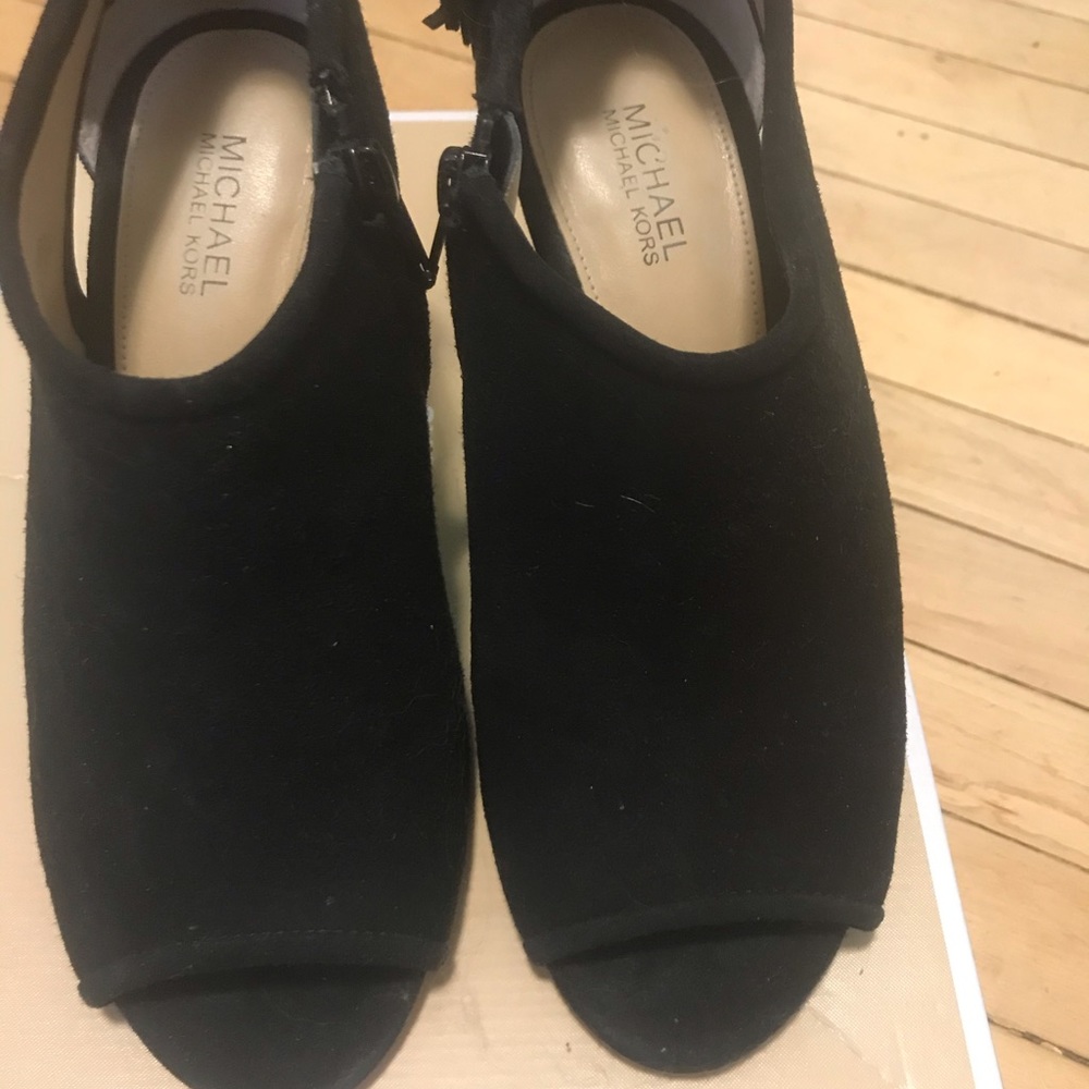 💥new Michael Kors Jennings suede heels💥 - Picture 4 of 7
